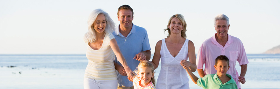 extended-family-walking-on-beach_300.jpg